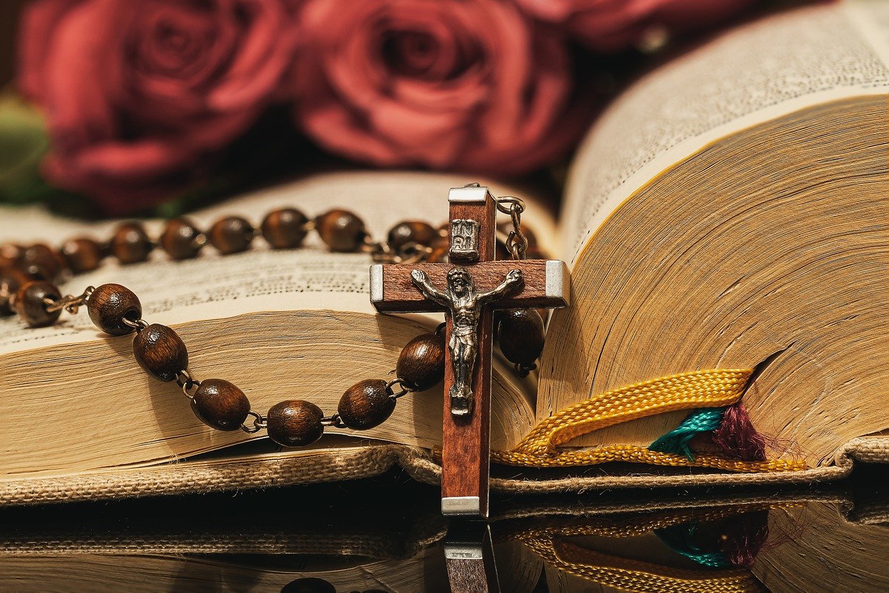 rosary, cross, bible-4811545.jpg